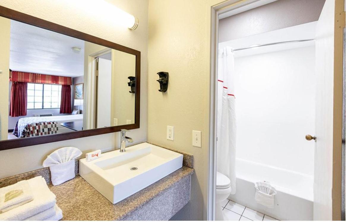 Red Roof Inn Lompoc Extérieur photo